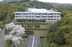 新和中学校の写真